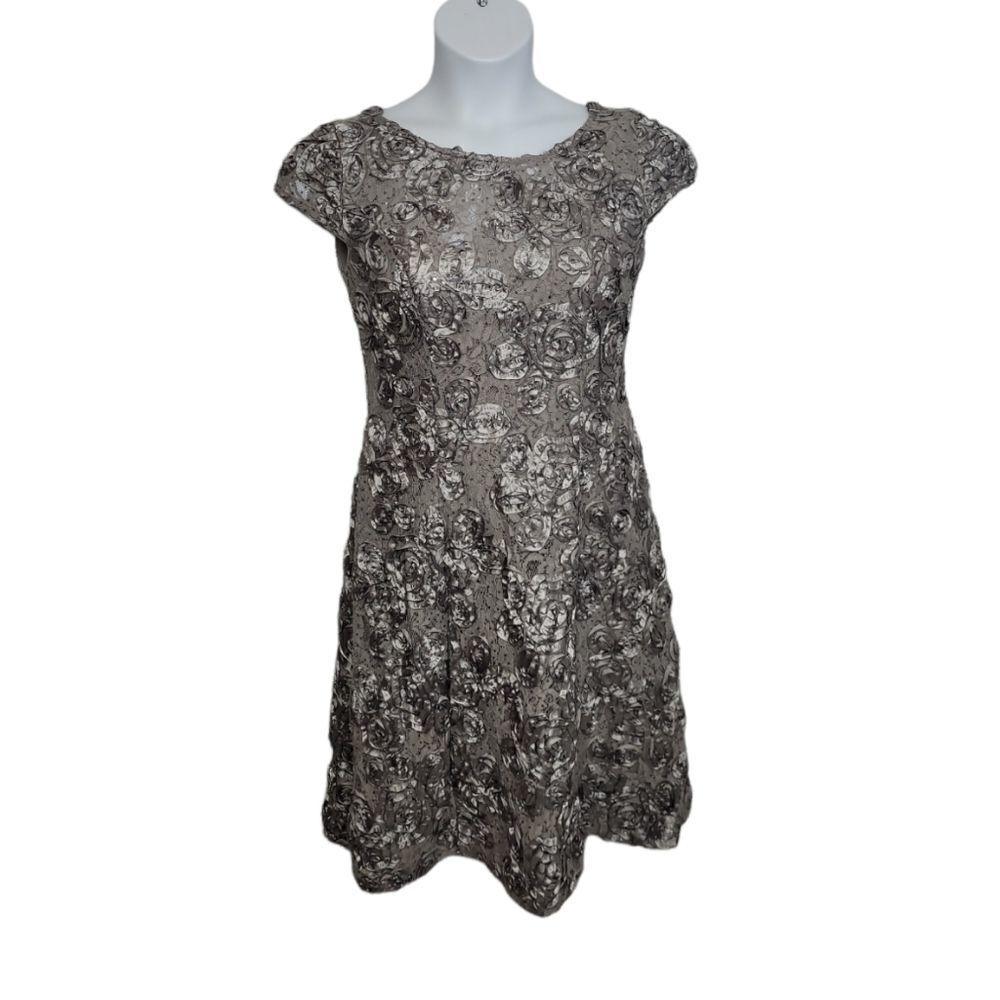 ALEX EVENINGS dress silver metallic with rosette detail‎ cap sleeve formal 6